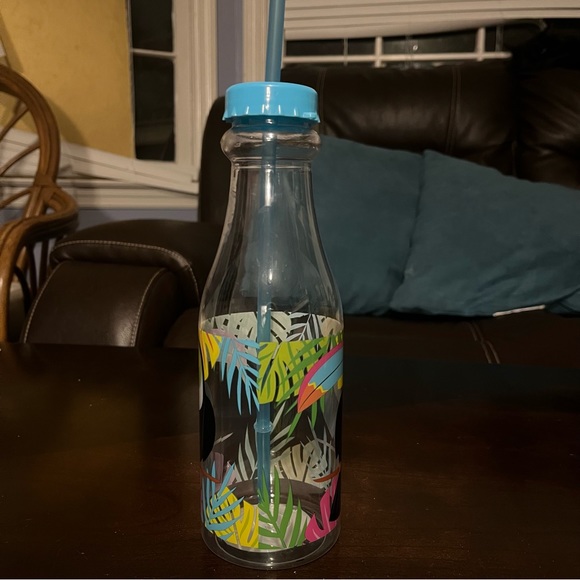 Colorful Toucan Tropical Plastic Reusable Bottle w/Straw, NWOT - Picture 5 of 6